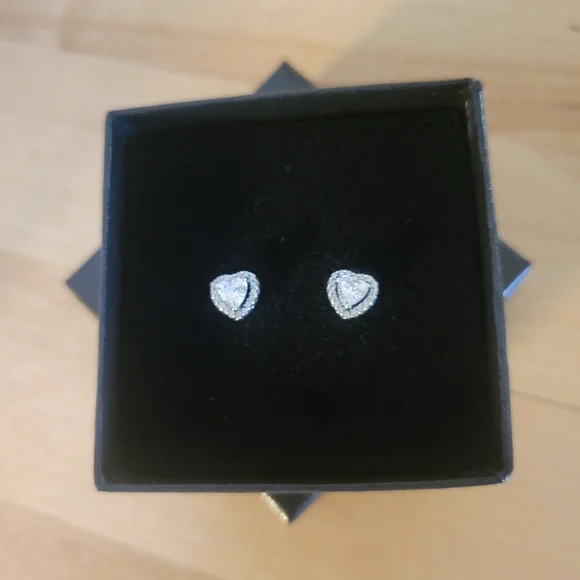 Pandora Elevated Heart Stud Earrings New In Box - Picture 4 of 4